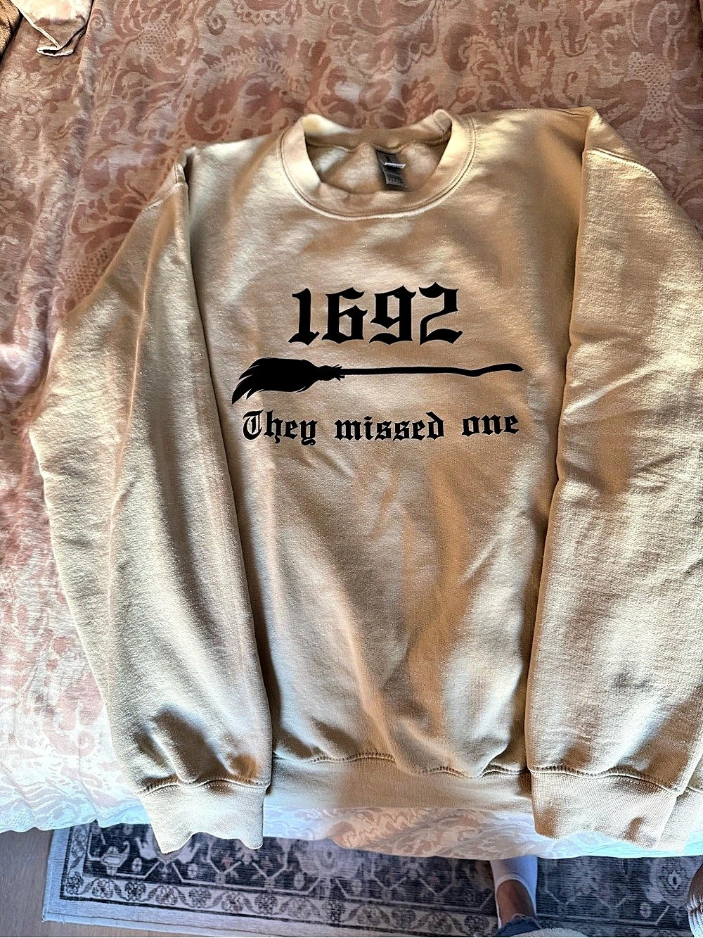 Gildan Heavy Blend Crewneck Sweatshirt 1692 They Missed One Beige Small
